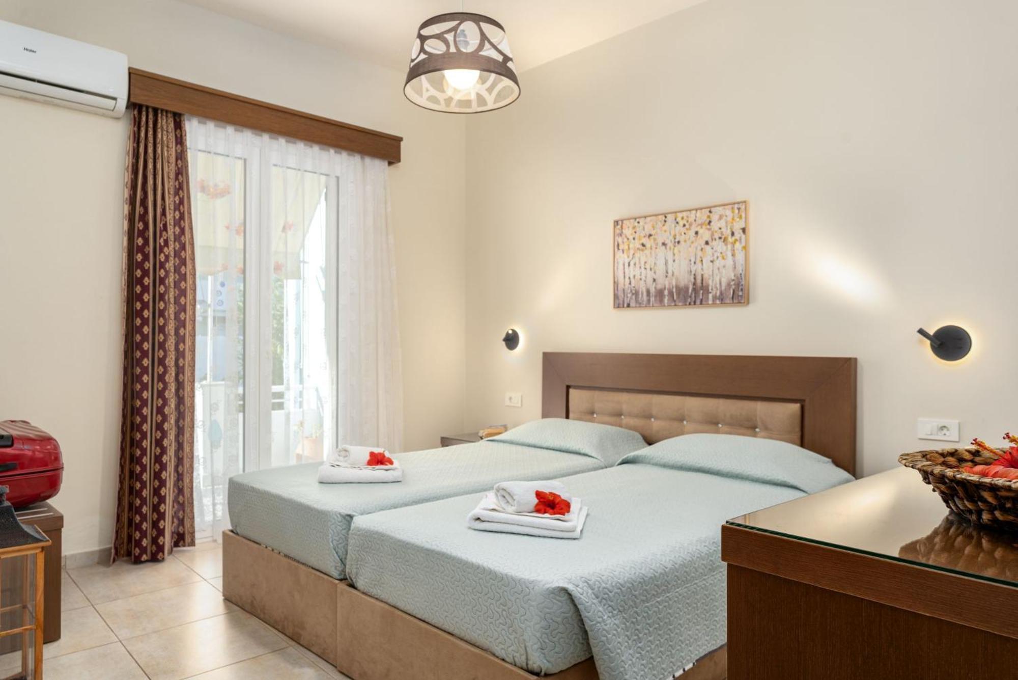 Stathis Beachfront Luxury Rooms Kalamákion 외부 사진