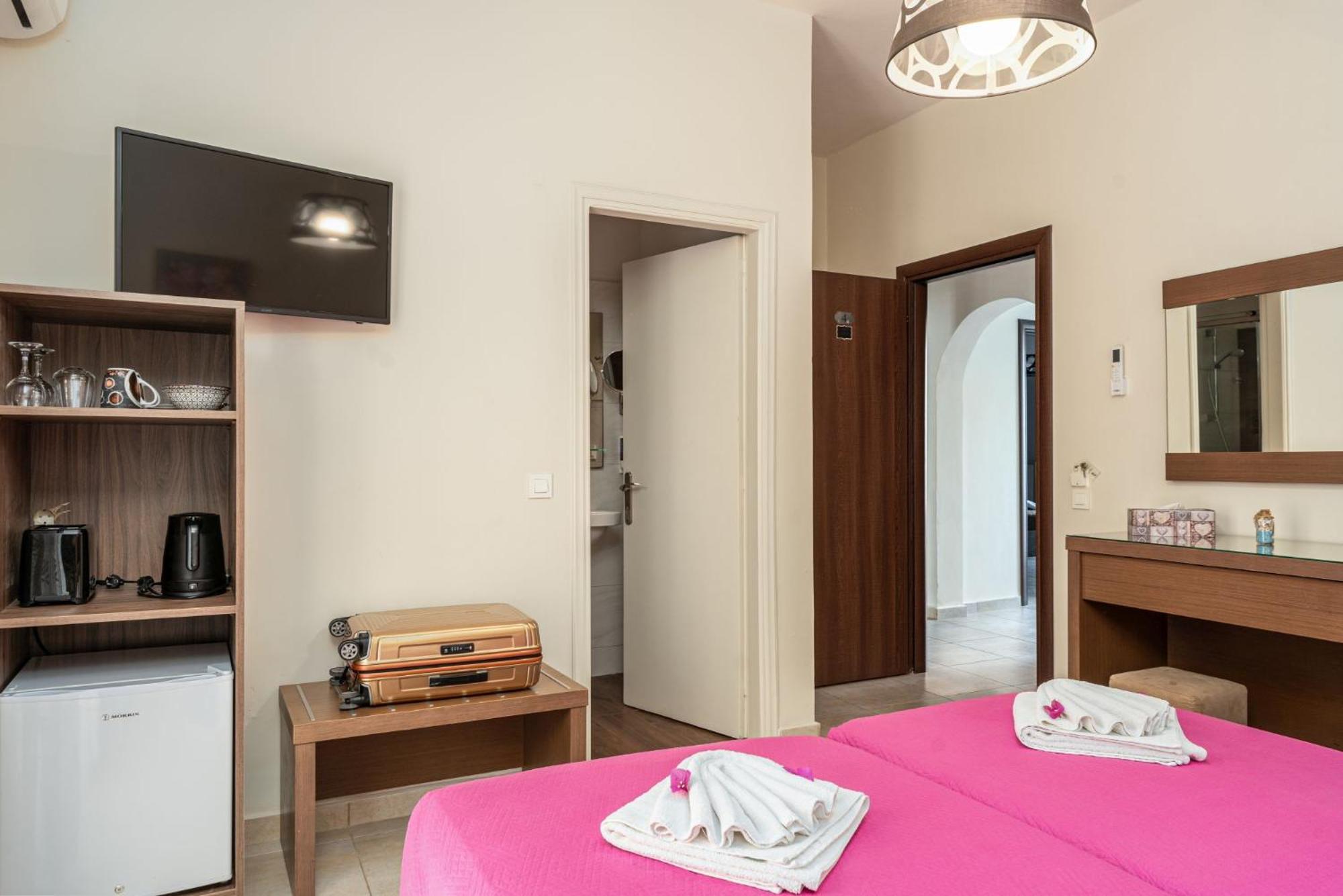 Stathis Beachfront Luxury Rooms Kalamákion 외부 사진