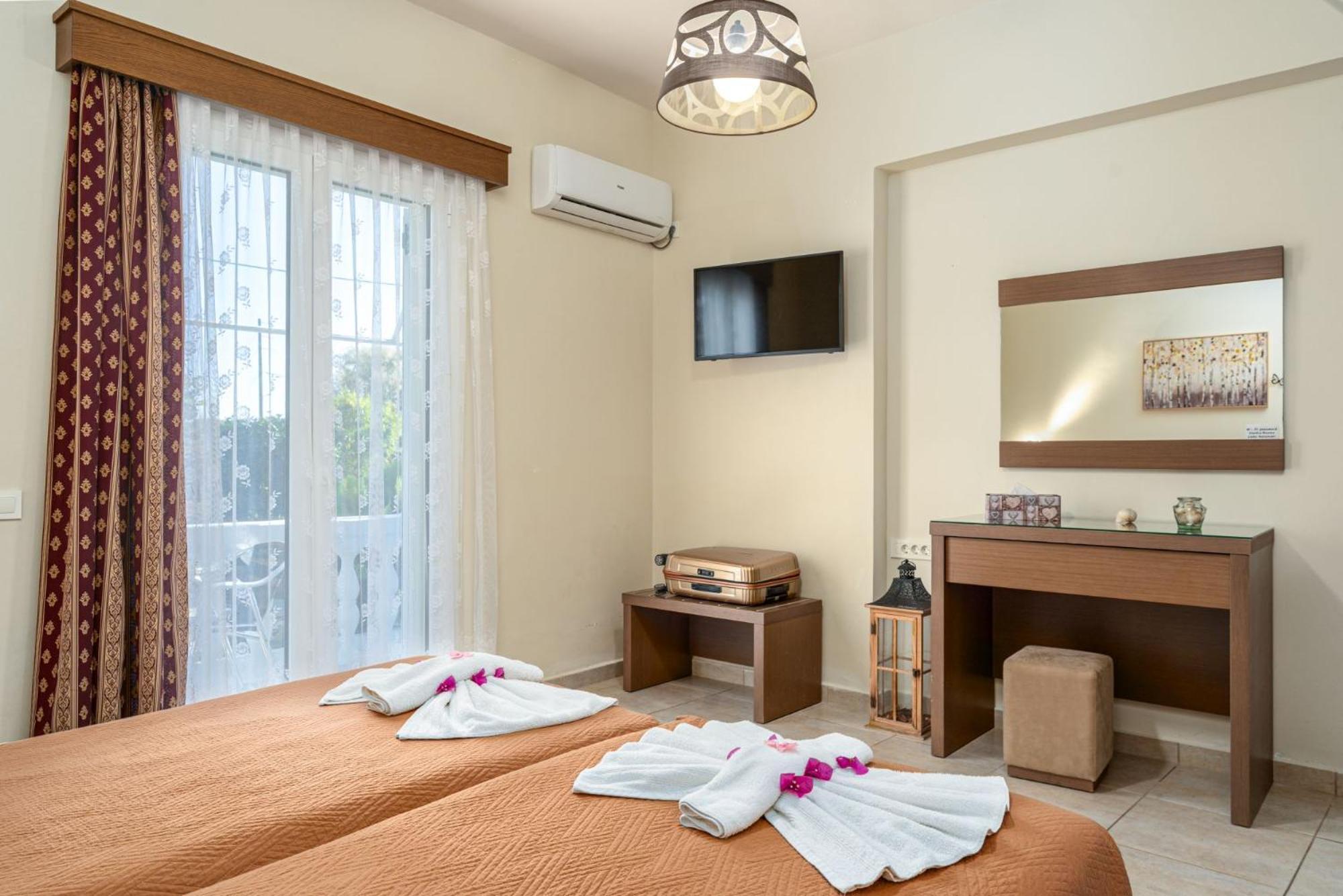 Stathis Beachfront Luxury Rooms Kalamákion 외부 사진