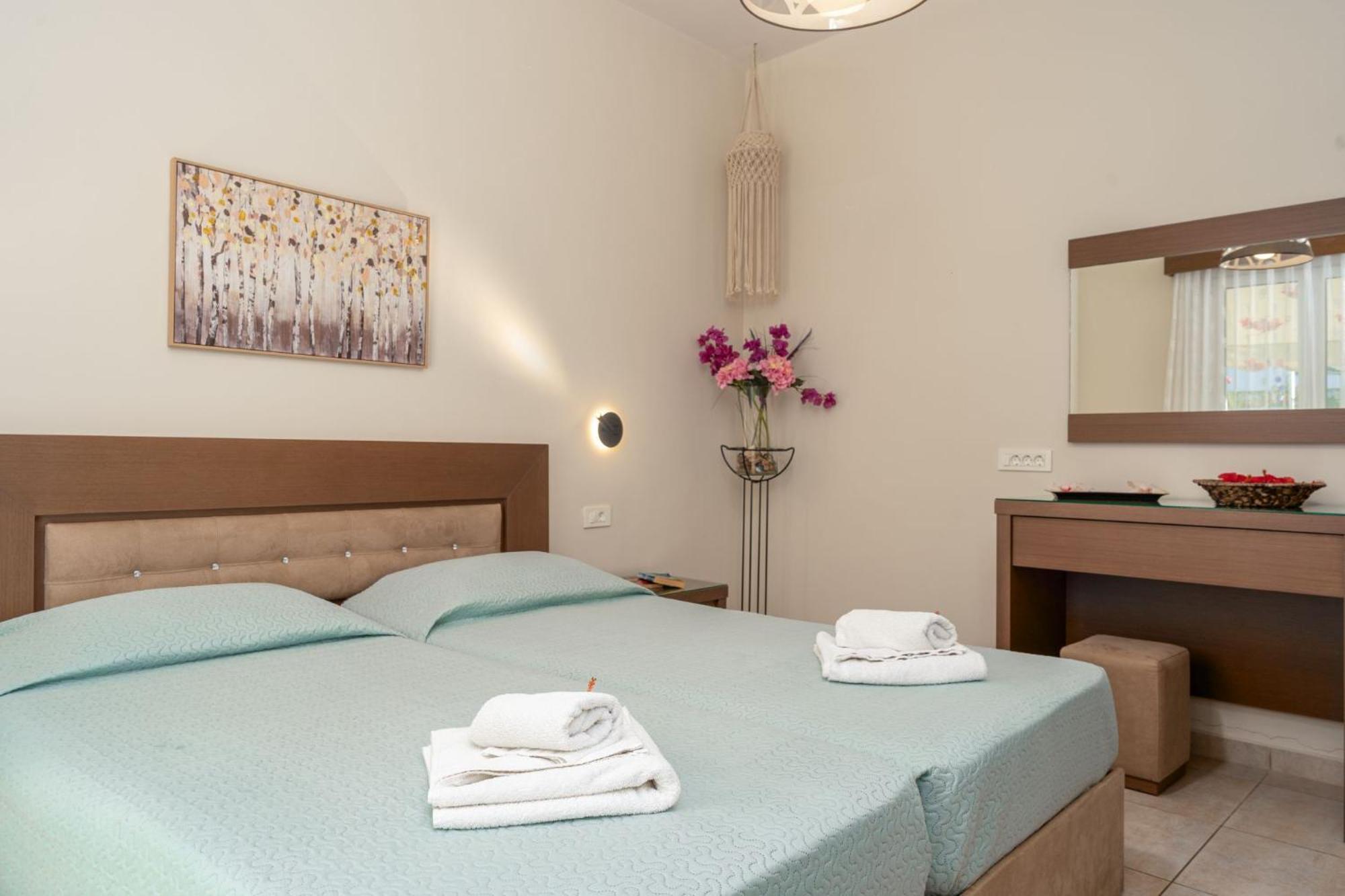 Stathis Beachfront Luxury Rooms Kalamákion 객실 사진